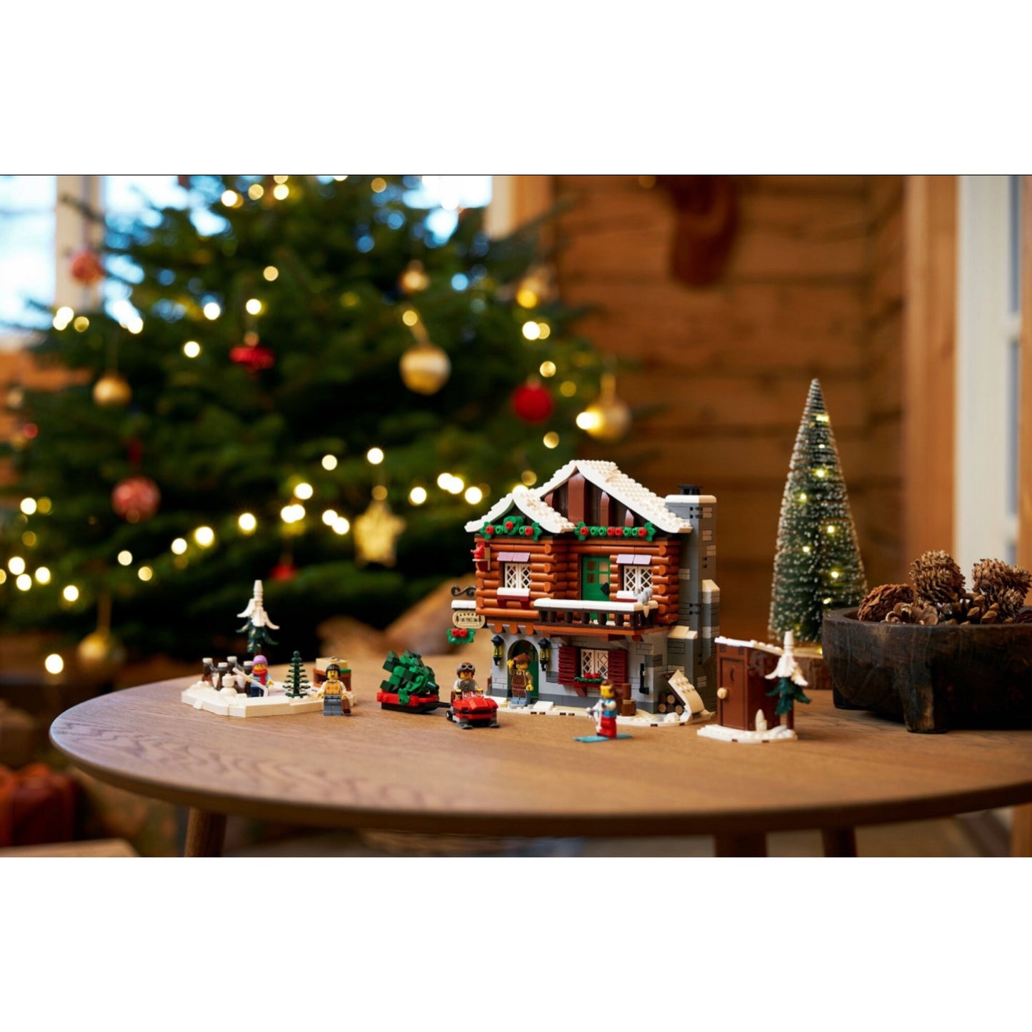 LEGO Icons - Kalnų trobelė – žiemos kolekcijos namelis