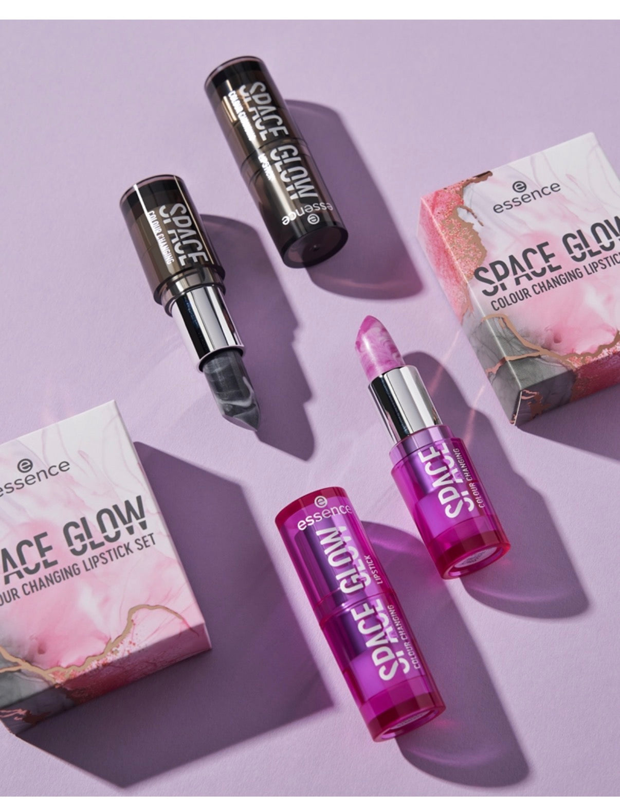 „Essence Space Glow“ spalvą keičiantis lūpų dažų rinkinys