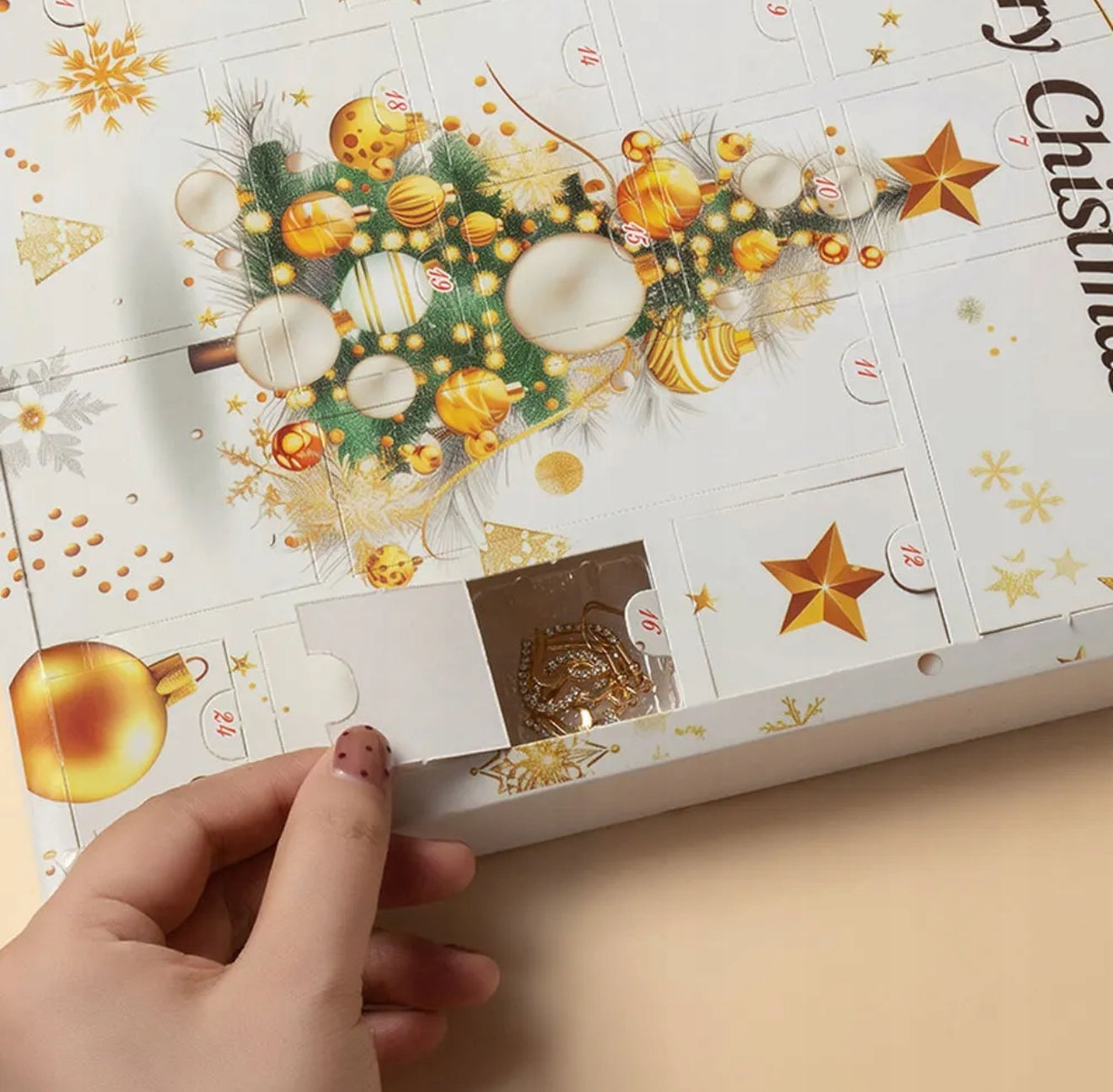 Kalėdinis papuošalų advento kalendorius „Merry Christmas“ – 24 dienų staigmenų rinkinys