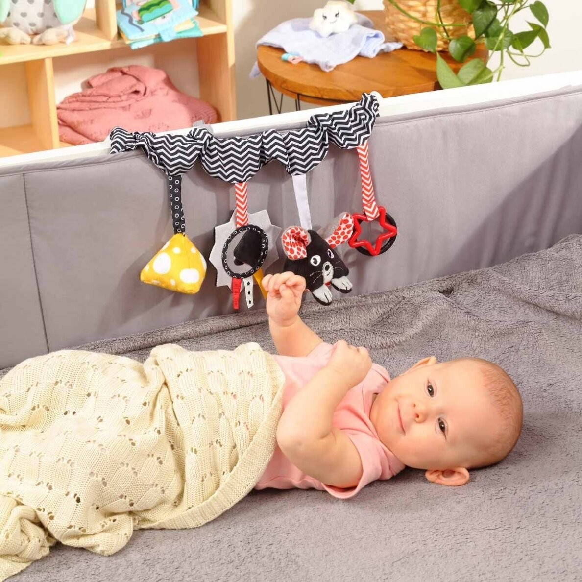 „BabyOno“ kontrastinis sensorinis vėžimėlio -autokėdutės žaislas