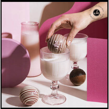 Rožinė „Ruby“ Karšto Šokolado Bomba su Zefyrais