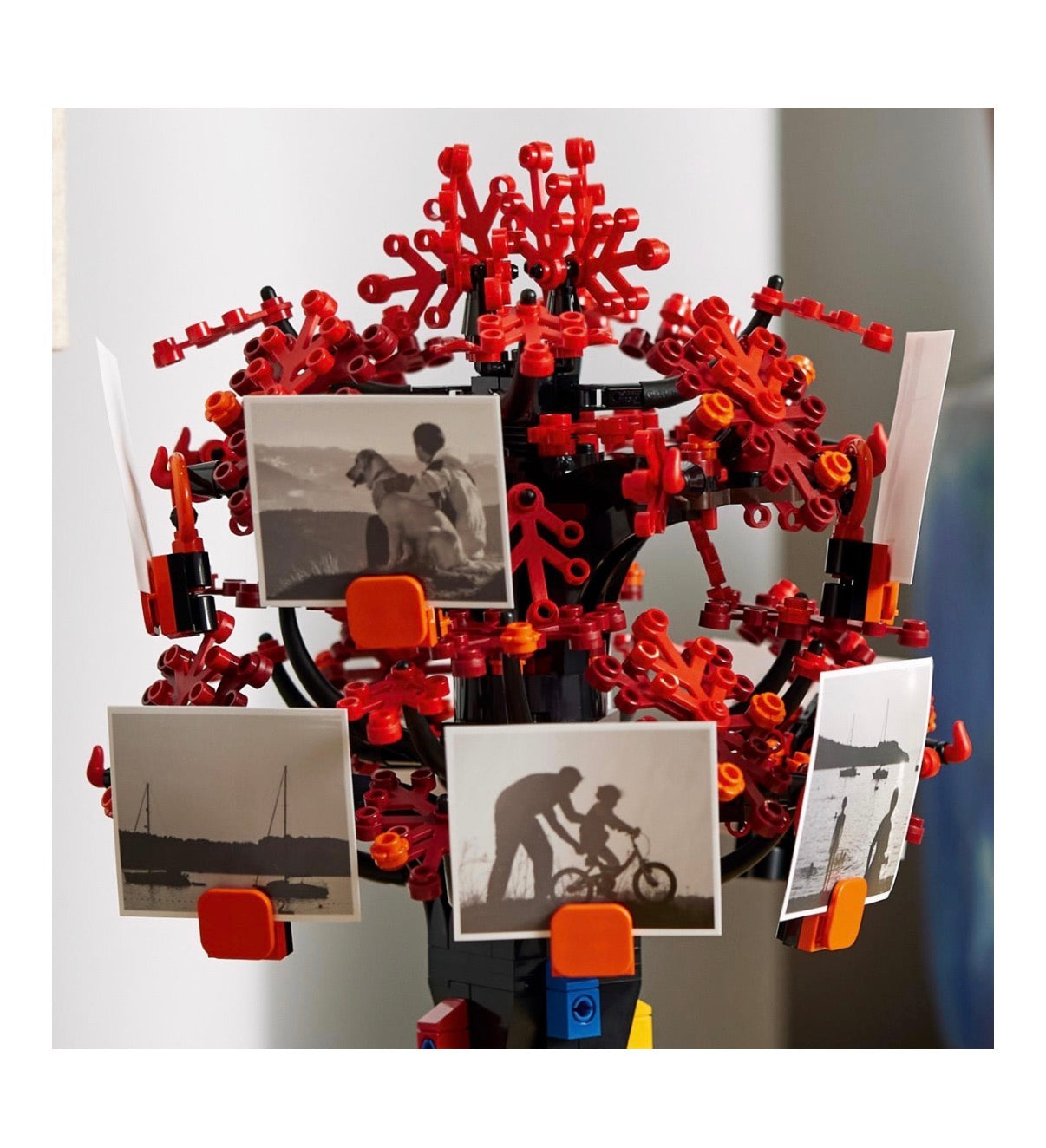 LEGO® Ideas Šeimos medis 21346