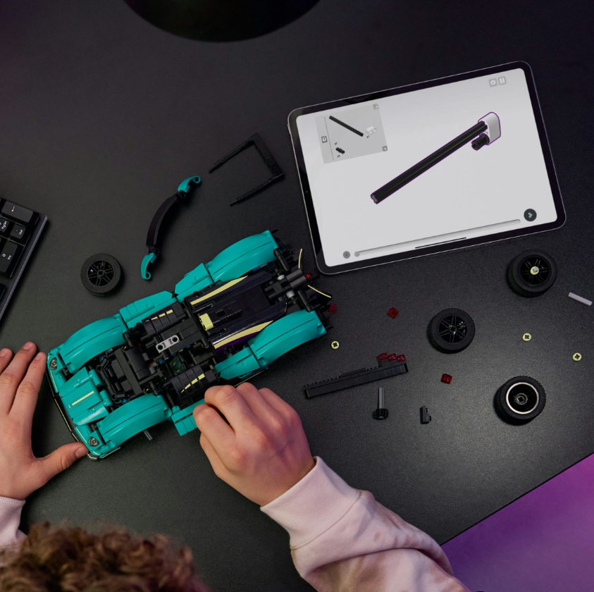 LEGO® Technic Aston Martin Valkyrie