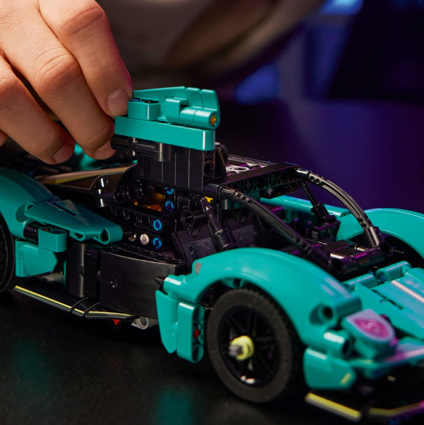 LEGO® Technic Aston Martin Valkyrie