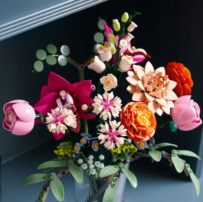 LEGO Botanicals 10342 – Rožinis Gėlių Puokštės Rinkinys