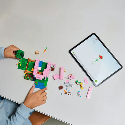 LEGO® Minecraft® Paršelių namas